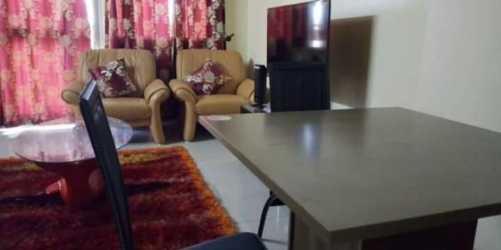 DREAM'S HOUSE BONAMOUSSADI - STUDIO avec groupe électrogène et WIFI Bed and Breakfast Douala Esterno foto