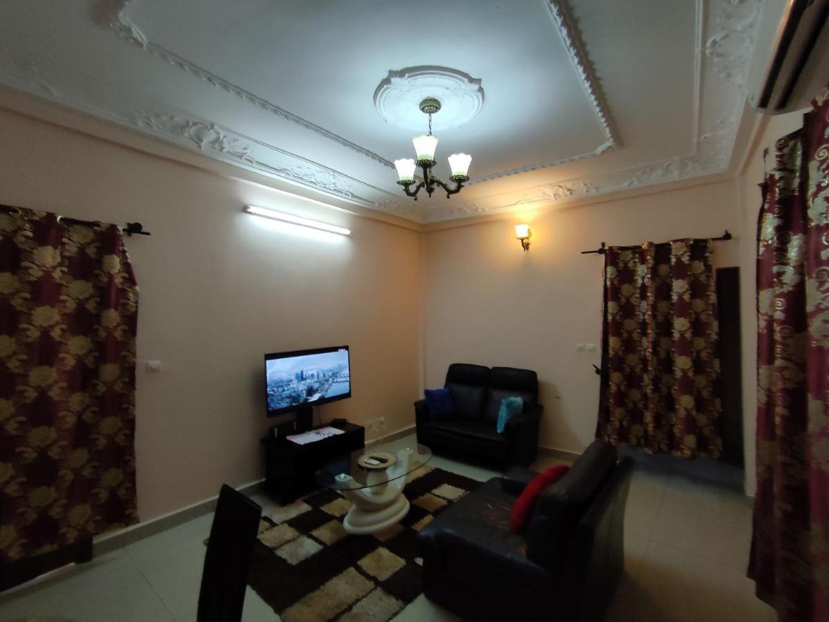 DREAM'S HOUSE BONAMOUSSADI - STUDIO avec groupe électrogène et WIFI Bed and Breakfast Douala Esterno foto