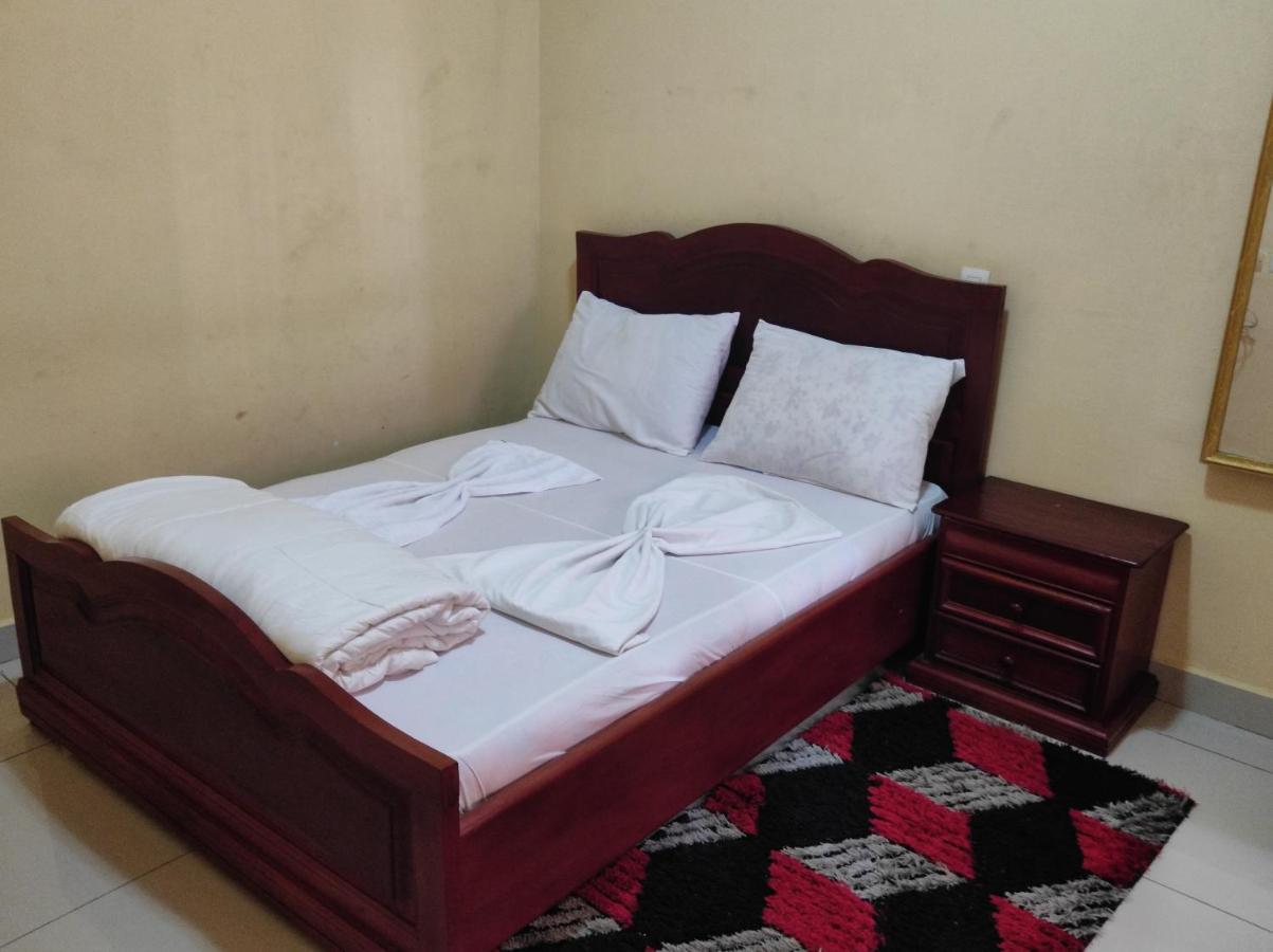 DREAM'S HOUSE BONAMOUSSADI - STUDIO avec groupe électrogène et WIFI Bed and Breakfast Douala Esterno foto