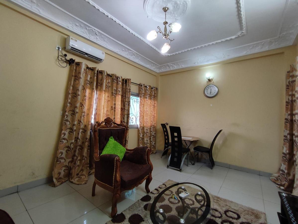 DREAM'S HOUSE BONAMOUSSADI - STUDIO avec groupe électrogène et WIFI Bed and Breakfast Douala Esterno foto
